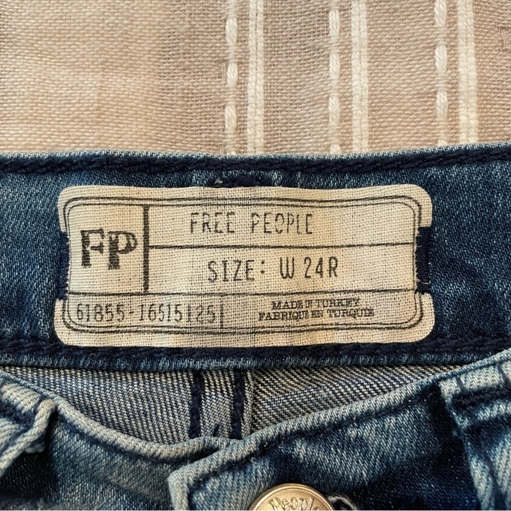 Free People Mid Rise Busted Knee Stretchy Skinny Jeans 24 NWT - Picture 8 of 13